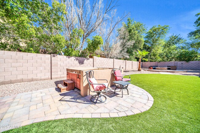 Building Photo - 7149 W Avenida Del Sol