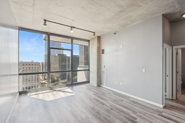 Building Photo - 235 W Van Buren St