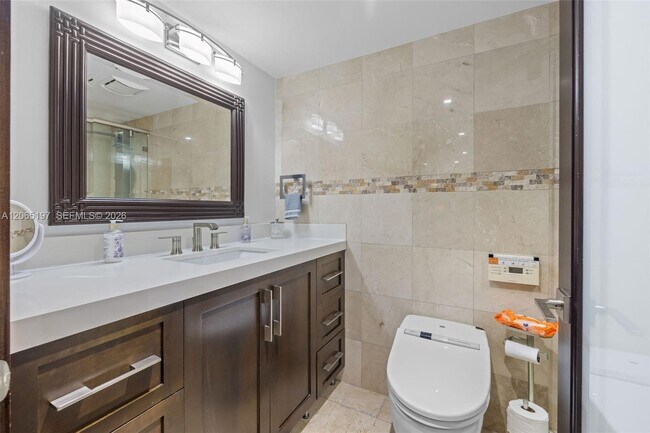 Building Photo - 2625 Collins Ave