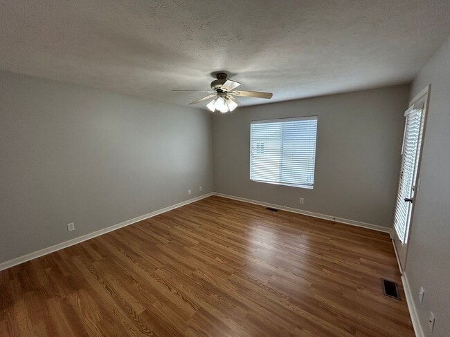 Building Photo - Beautiful Townhome in the popular Vavrina ...