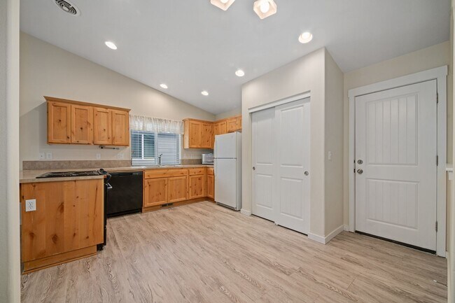 Building Photo - Charming home in Southwest Redmond