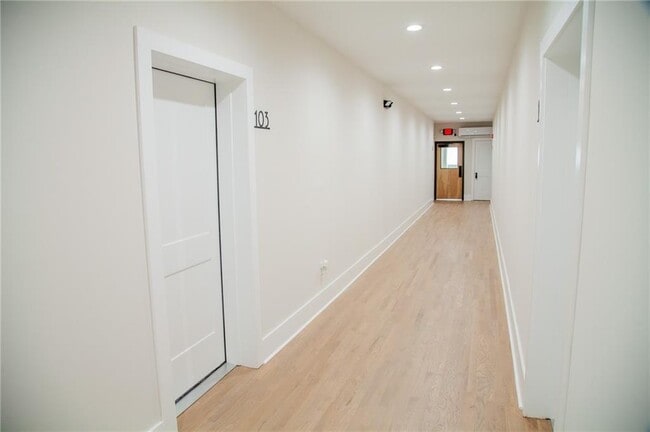 Building Photo - 504 Boulevard NE