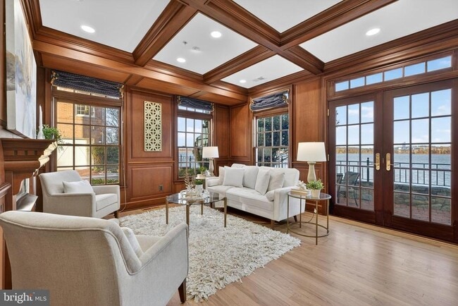 Building Photo - 700 Kahn Pl