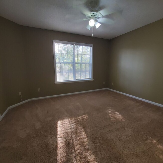 Building Photo - 2403 Spring Valley Cir