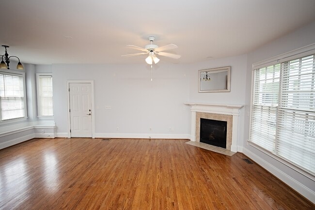 Building Photo - 856 Harborside Ln