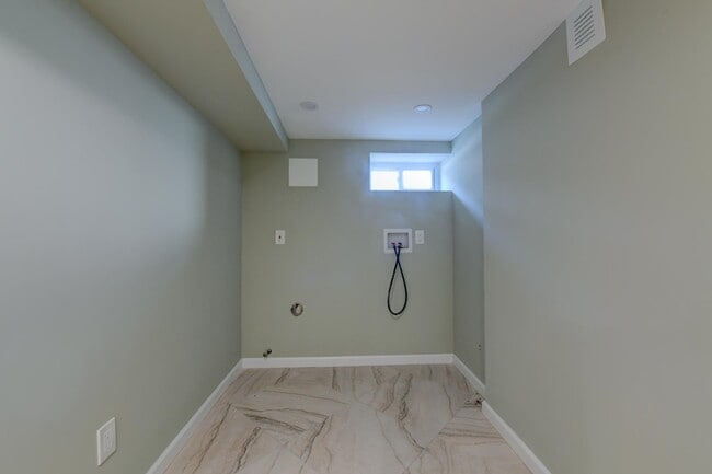 Building Photo - 815 3rd St
