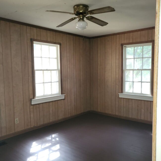 Building Photo - 120 Hillcrest Dr