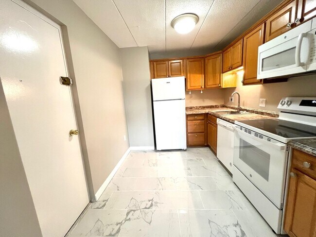 Building Photo - 4 Hawes St