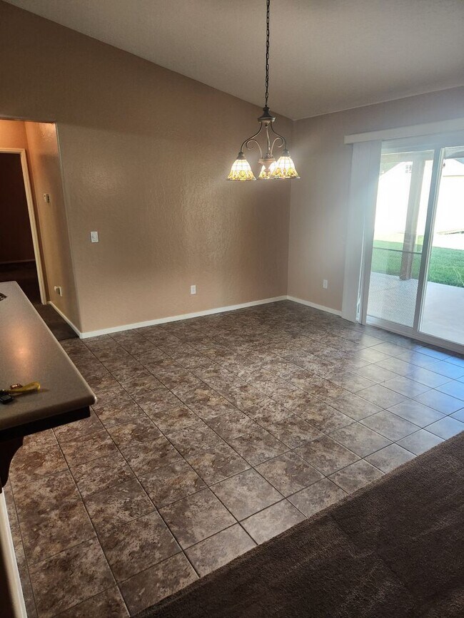 Building Photo - 2884 Sauvignon St