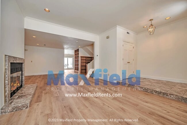 Building Photo - Avenues - 3 Bedroom 3 Bath Townhome with amazing southern views