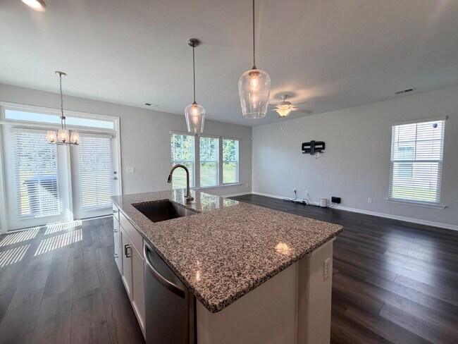 Building Photo - Three Bedroom Home in Millstone Landing!