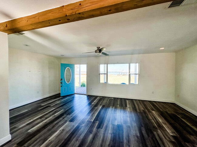 Building Photo - 1540 Lake Howard Dr