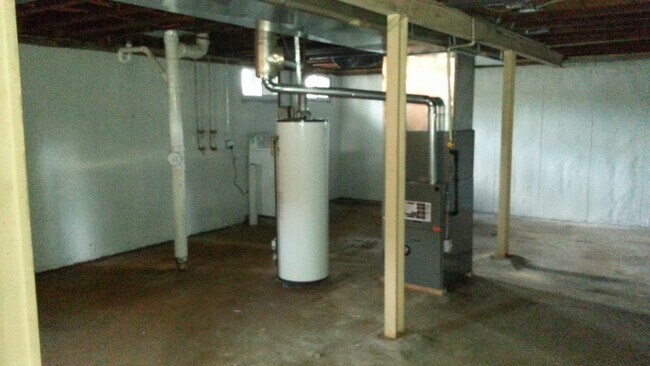 Building Photo - CIMING SOON! 2 B 1b Bellefontaine House For Rent