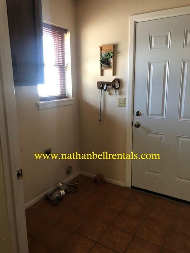 Building Photo - 3415 Vagas Dr