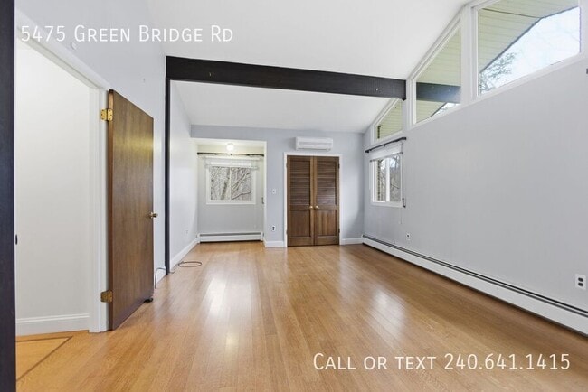 Building Photo - 5475 Green Bridge Rd