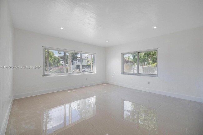 Building Photo - 841 NE 90th St