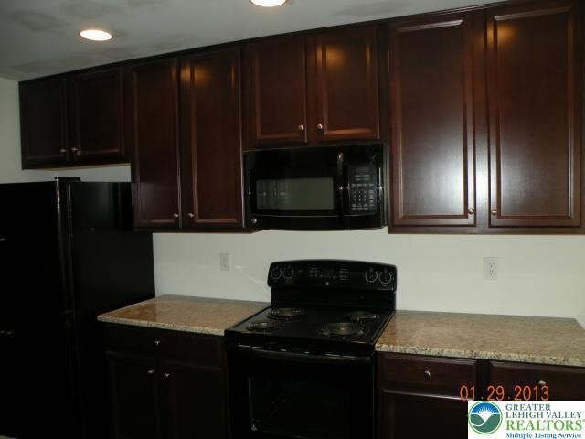 Building Photo - 5985 Valley Forge Dr