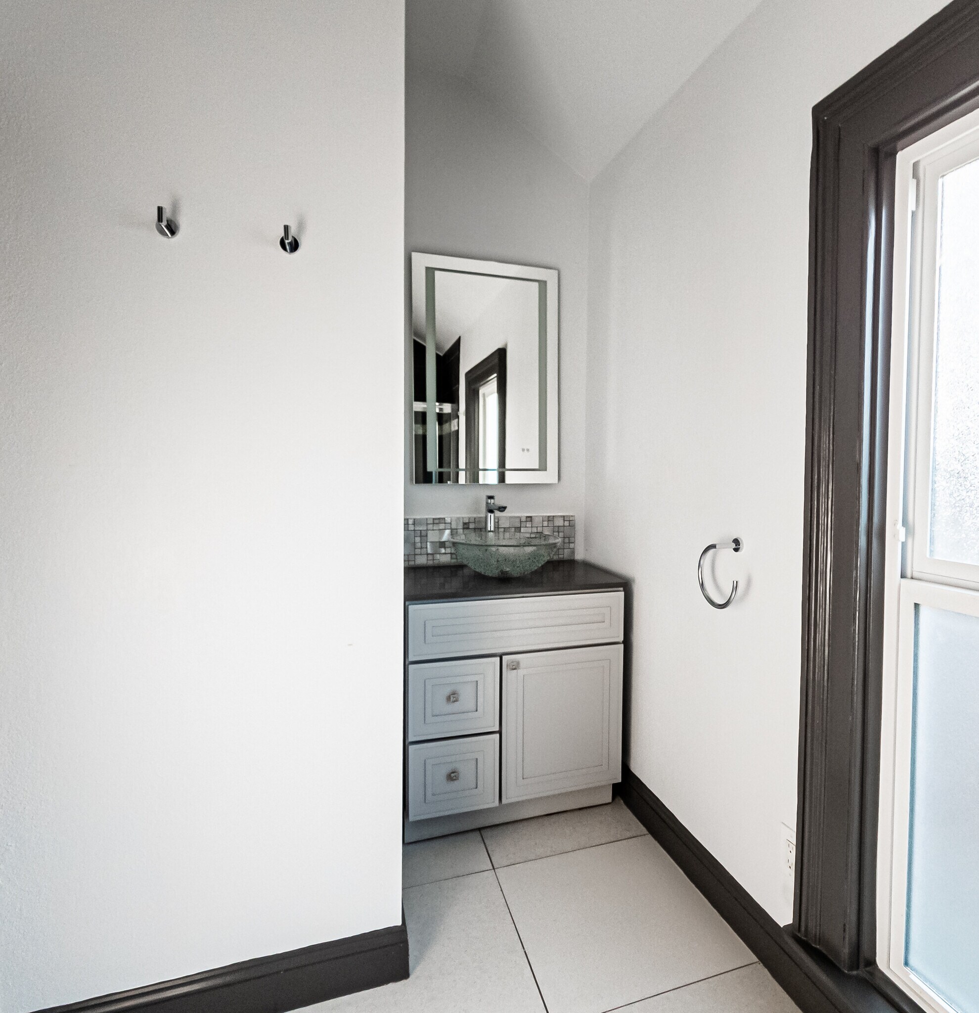 Bathroom (w/ Makeup Mirror) - 882 Wood St