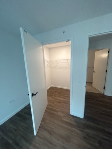 Building Photo - 1100 W Randolph St