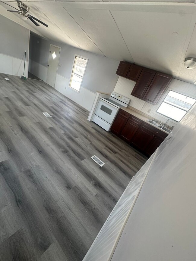 Building Photo - Discover your new HOME! 3 Bedroom, 2 Bath Mobile Home in Yorktowne