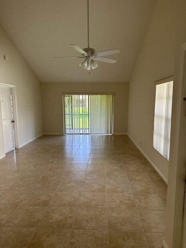 Building Photo - 406 Buttonwood Pl