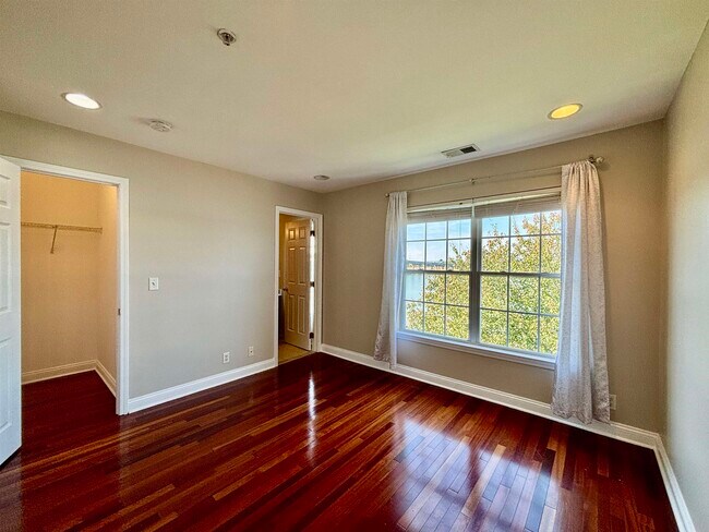 Building Photo - 25 MALLARD Pl