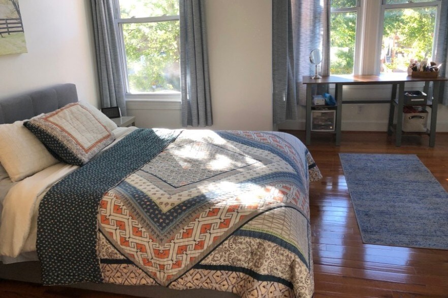 Building Photo - 703 13th St NE