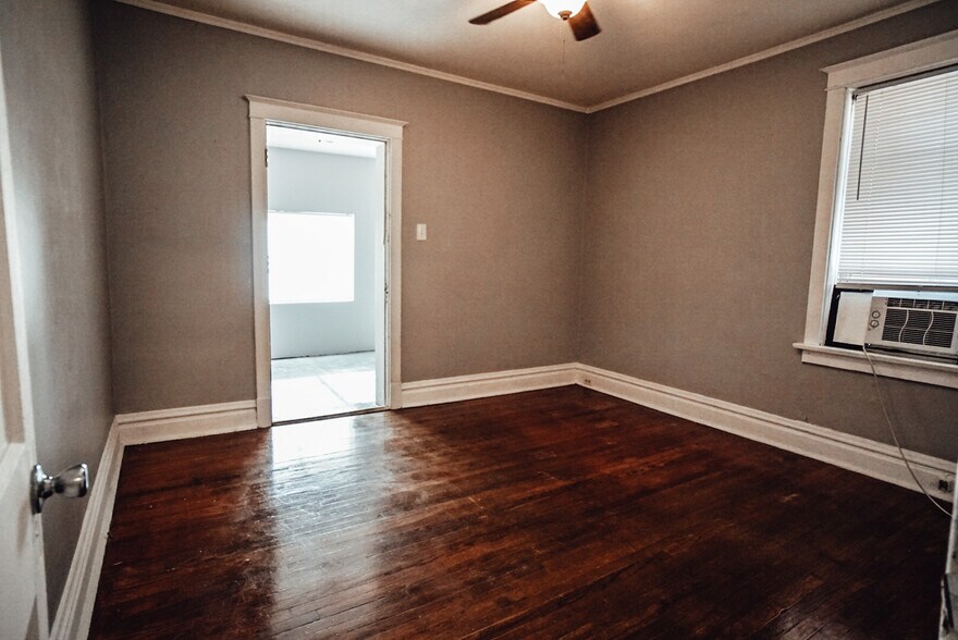 Building Photo - 4974 Chippewa St