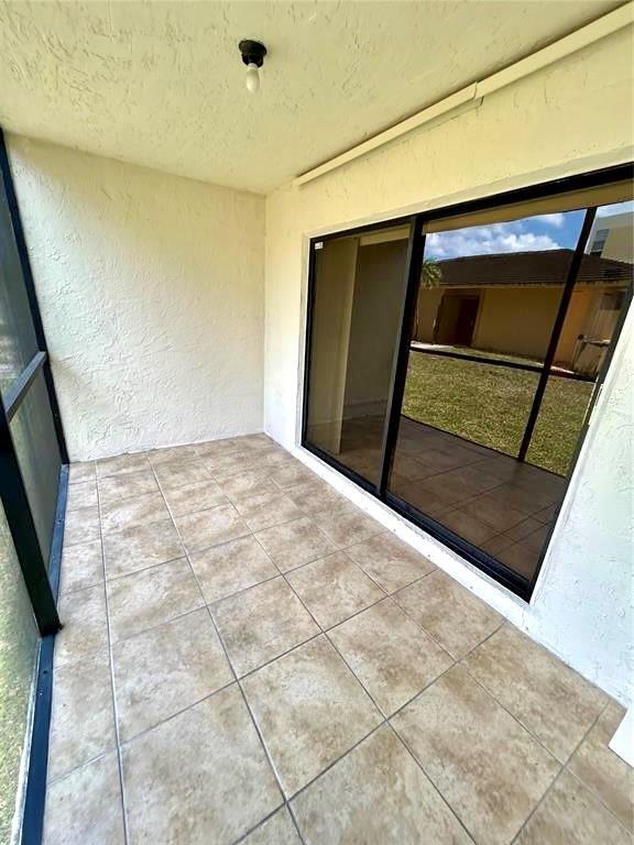 Building Photo - 6475 W Oakland Park Blvd
