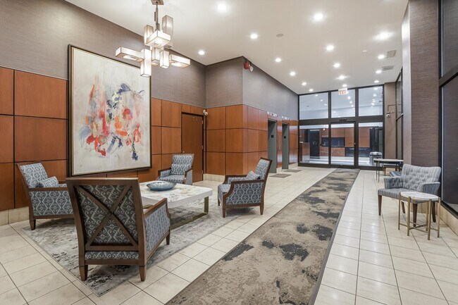 Building Photo - 233 E Erie St