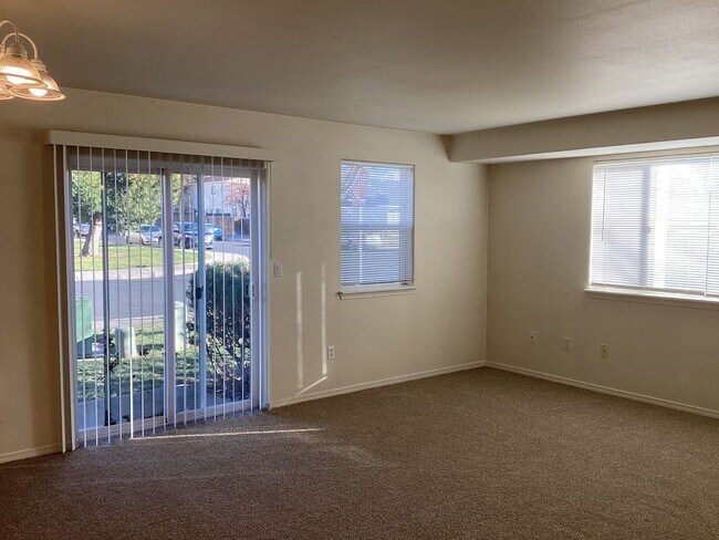 Building Photo - r1813/1815/1817