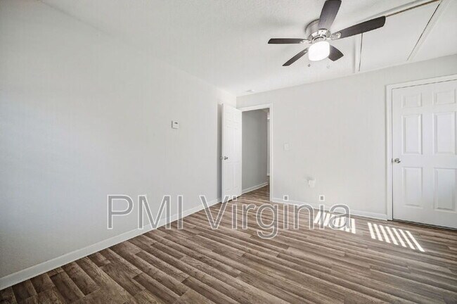 Building Photo - 864 W 36th St