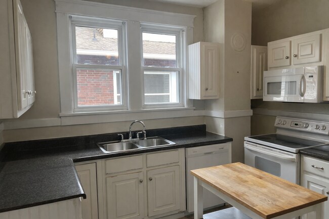 Building Photo - 2502 Blair Blvd