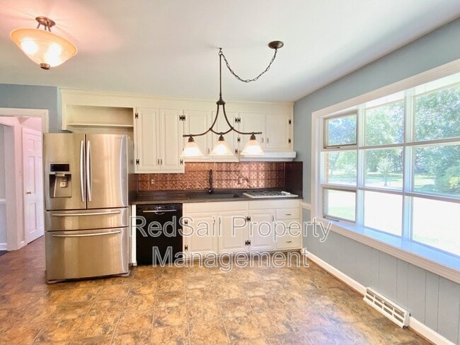 Building Photo - 487 Harwin Dr