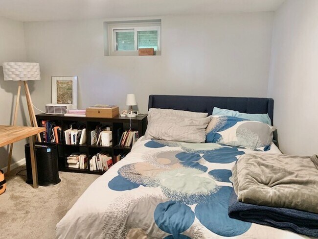 Building Photo - Light filled 2 BR plus 2 rooms, 2 FB including one in finished basement. Great location