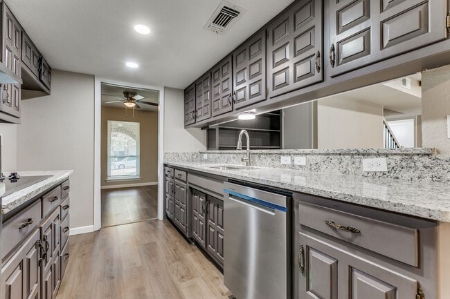Building Photo - SPACIOUS CHARTER OAKS 4-BEDROOM