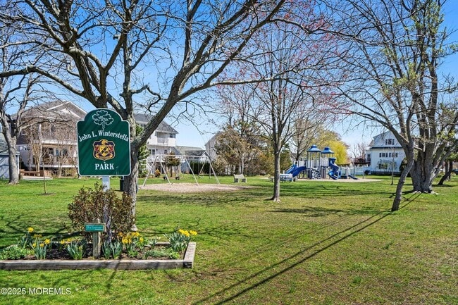 Building Photo - 167 4th Ave