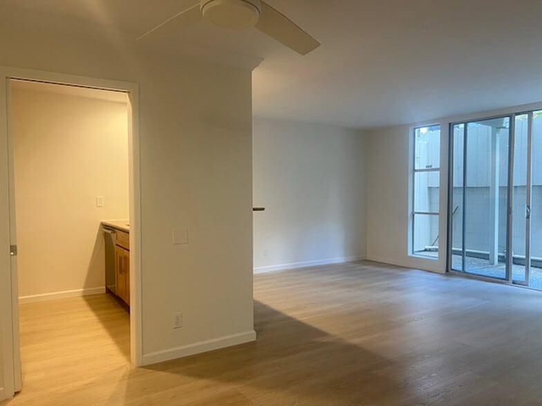 Building Photo - 811 York St