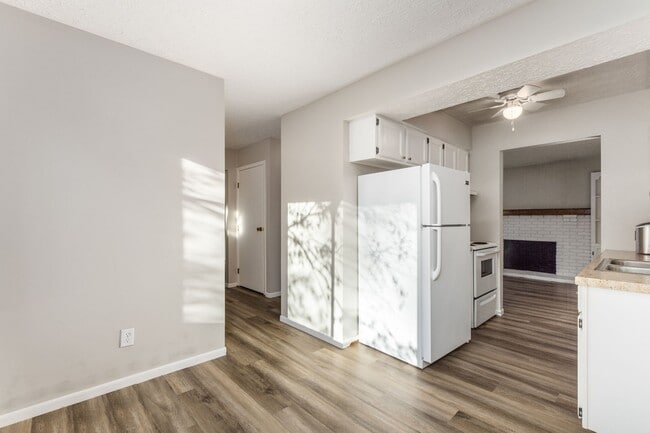 Building Photo - 7609 Seasons Dr