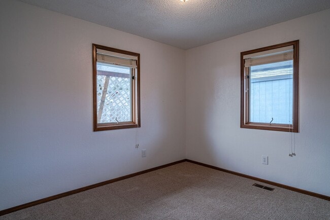 Building Photo - Single Floor Home! 3 bedroom, 3 bathrooms ...