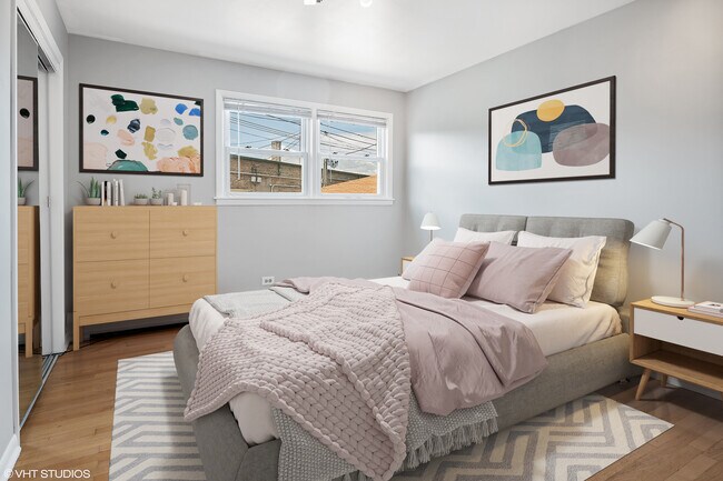 Building Photo - 4912 W Berteau Ave