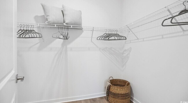 Building Photo - 31 Quaker Rdg Dr