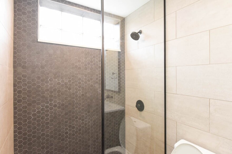 Building Photo - 949 W Grace St