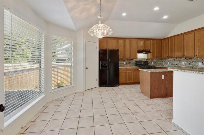 Building Photo - 16610 Pocono Dr