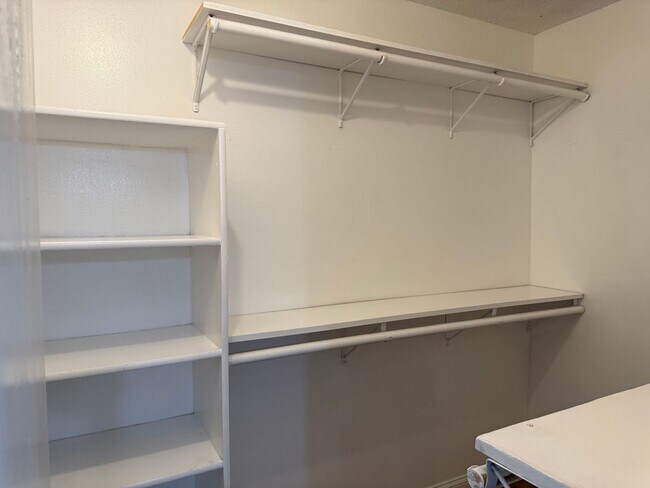 Building Photo - 4712 Dandelion Dr