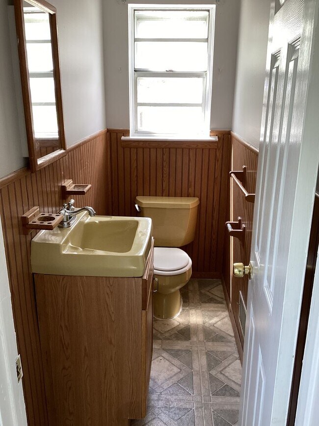 Building Photo - For Rent / En Alquiler 3 Bedroom House Lakehurst