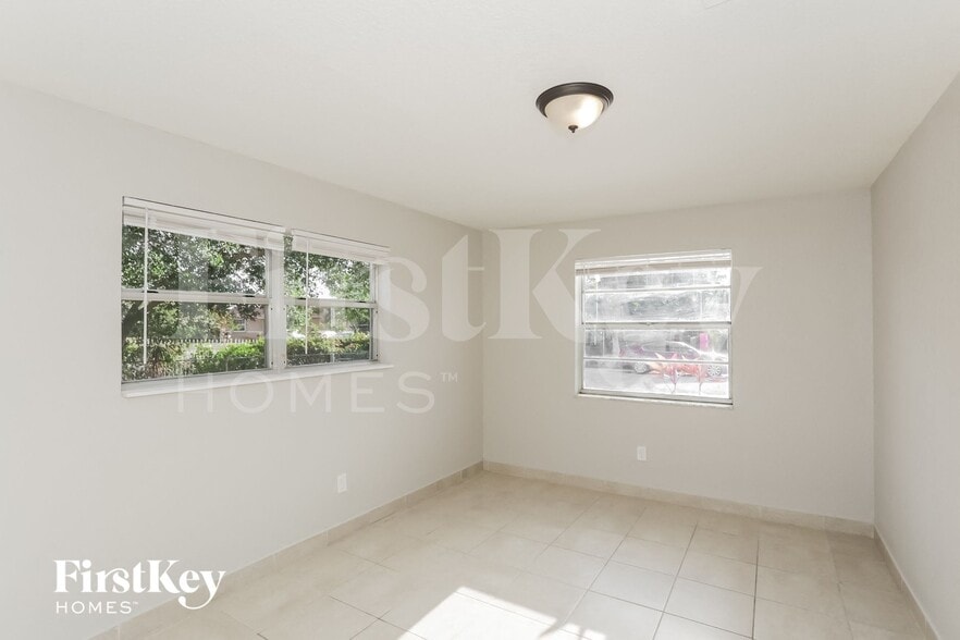 Building Photo - 18931 NW 33rd Pl