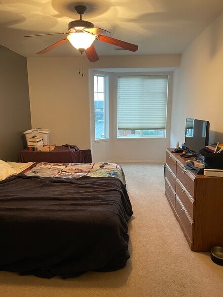 Building Photo - 877 Forestglen Dr