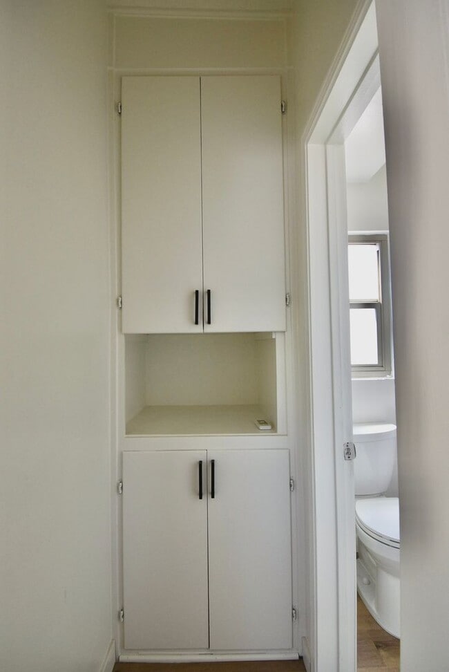 Building Photo - 605-609