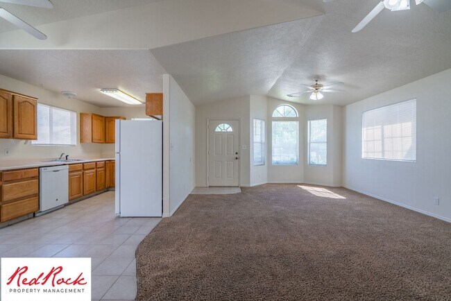Building Photo - 2620 E 700 N